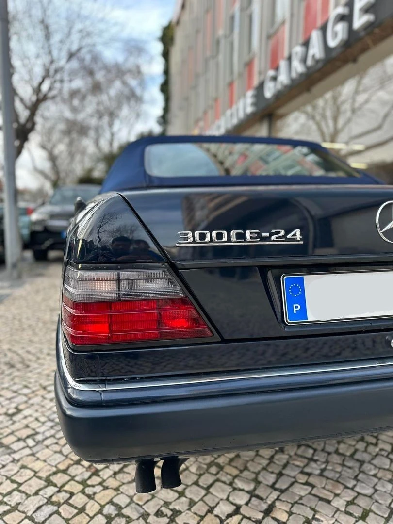 Mercedes-Benz 300 CE-24 Cabriolet