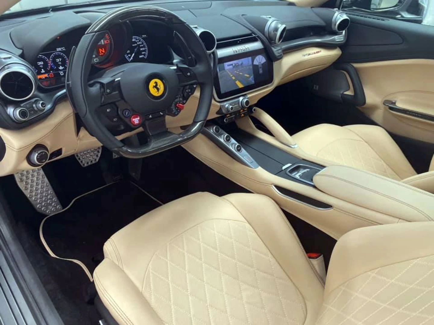 Ferrari GTC4 Lusso T V8