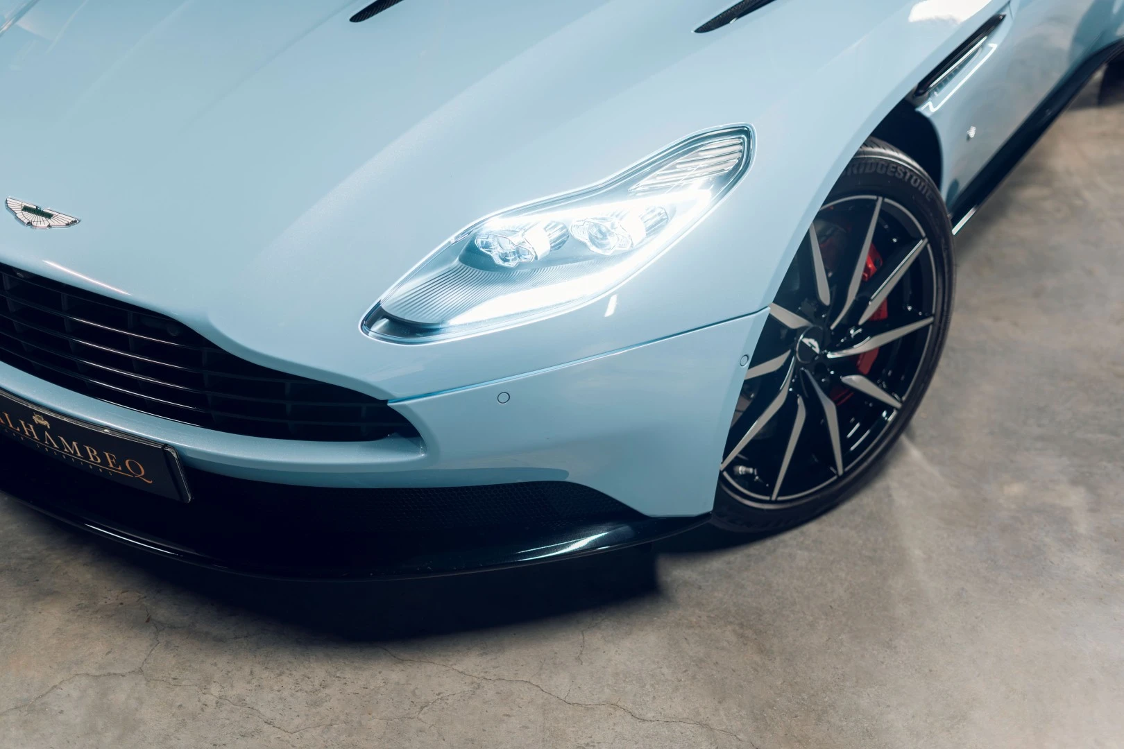 Aston Martin DB11 Coupé V12