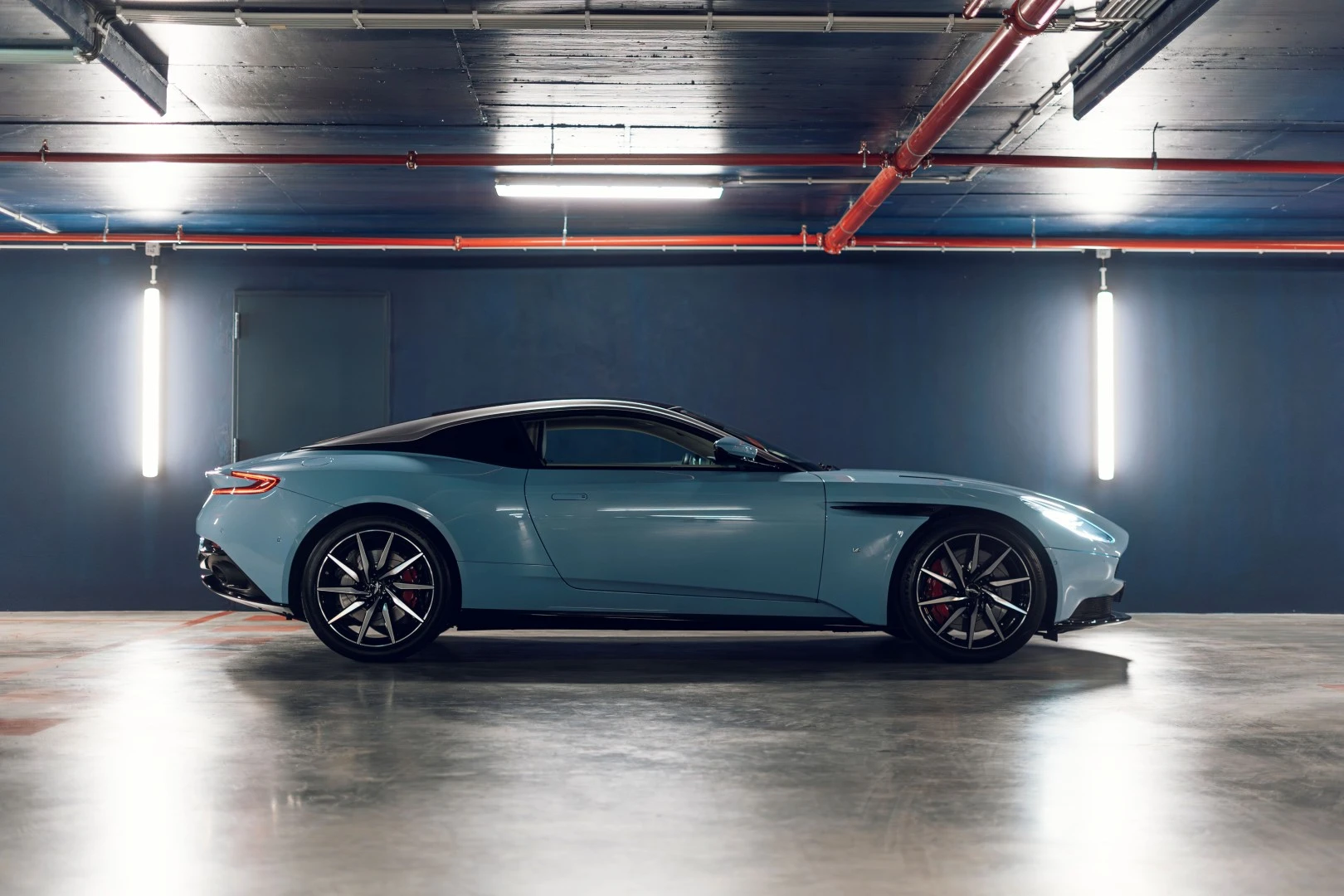 Aston Martin DB11 Coupé V12