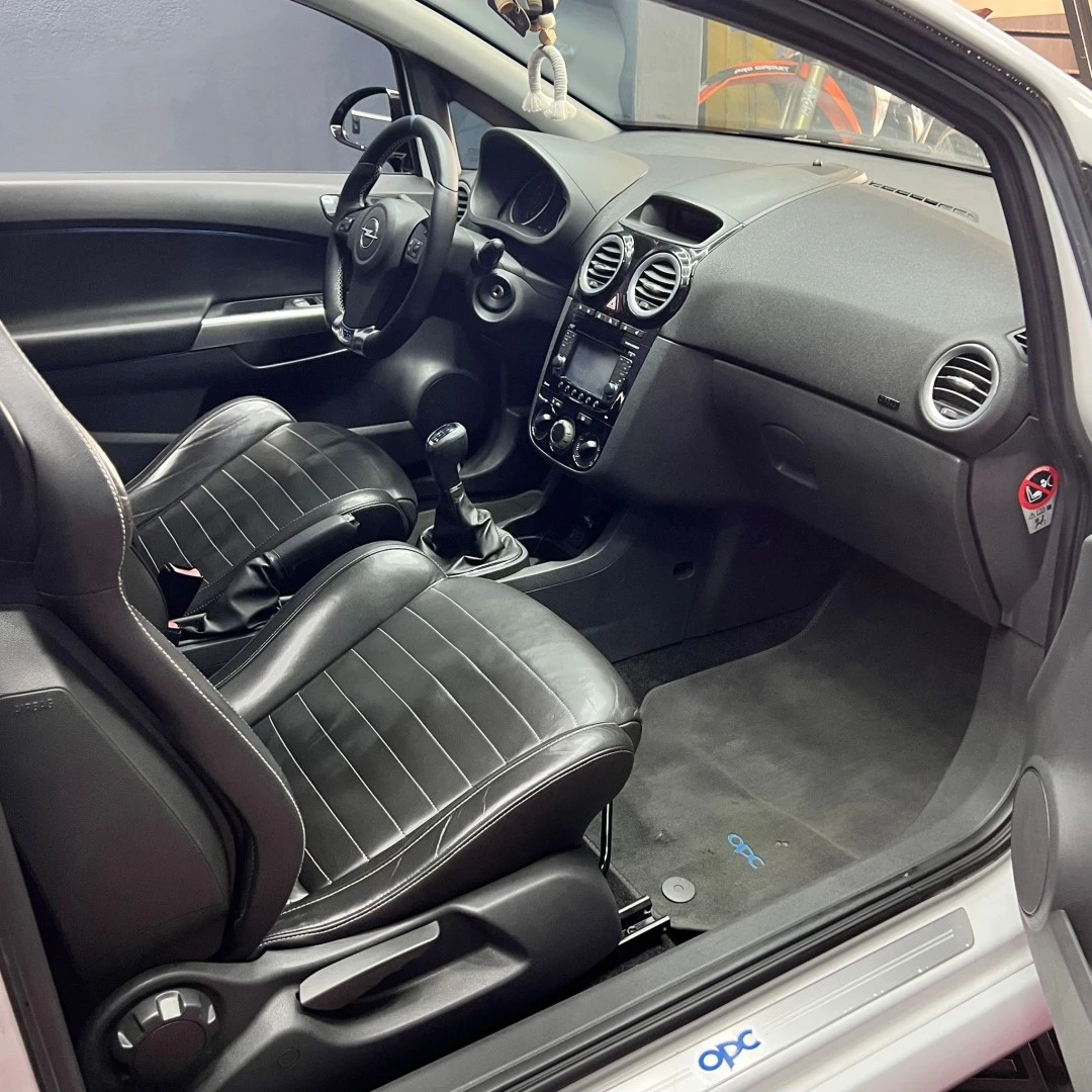 Opel Corsa 1.6 Turbo OPC