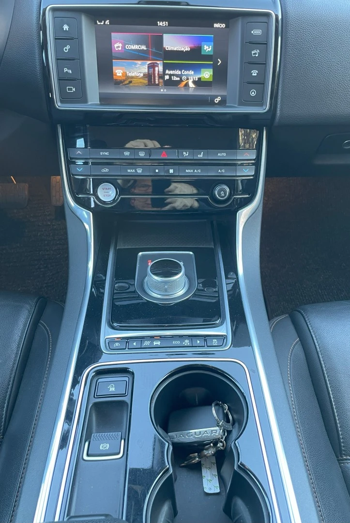 Jaguar XE 2.0 D Prestige Aut.