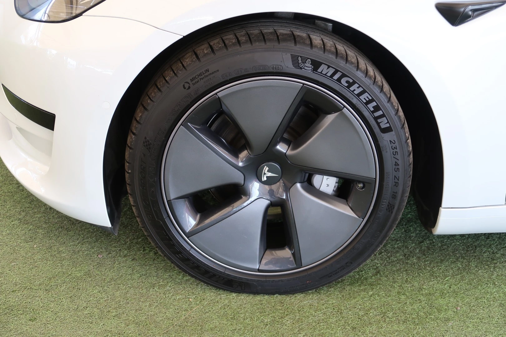 Tesla Model 3 Standard Range Plus RWD