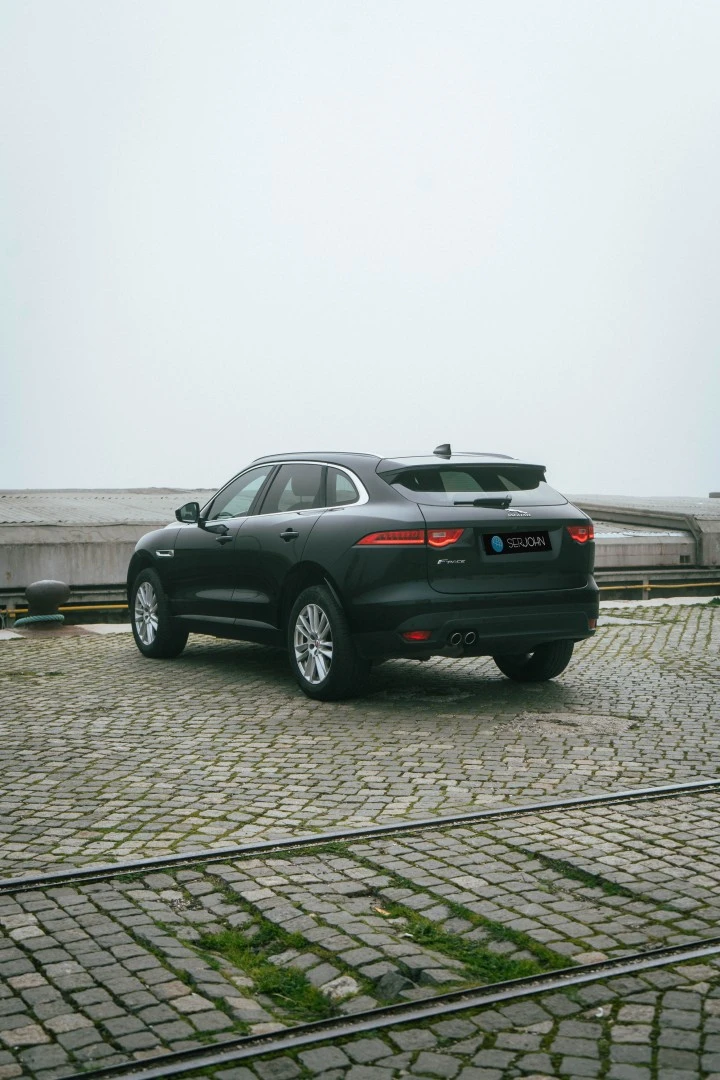 Jaguar F-Pace 2.0 i4D Portfolio Aut.