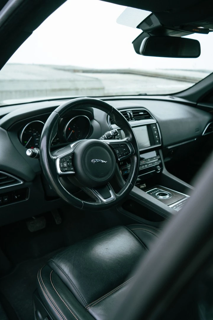 Jaguar F-Pace 2.0 i4D Portfolio Aut.