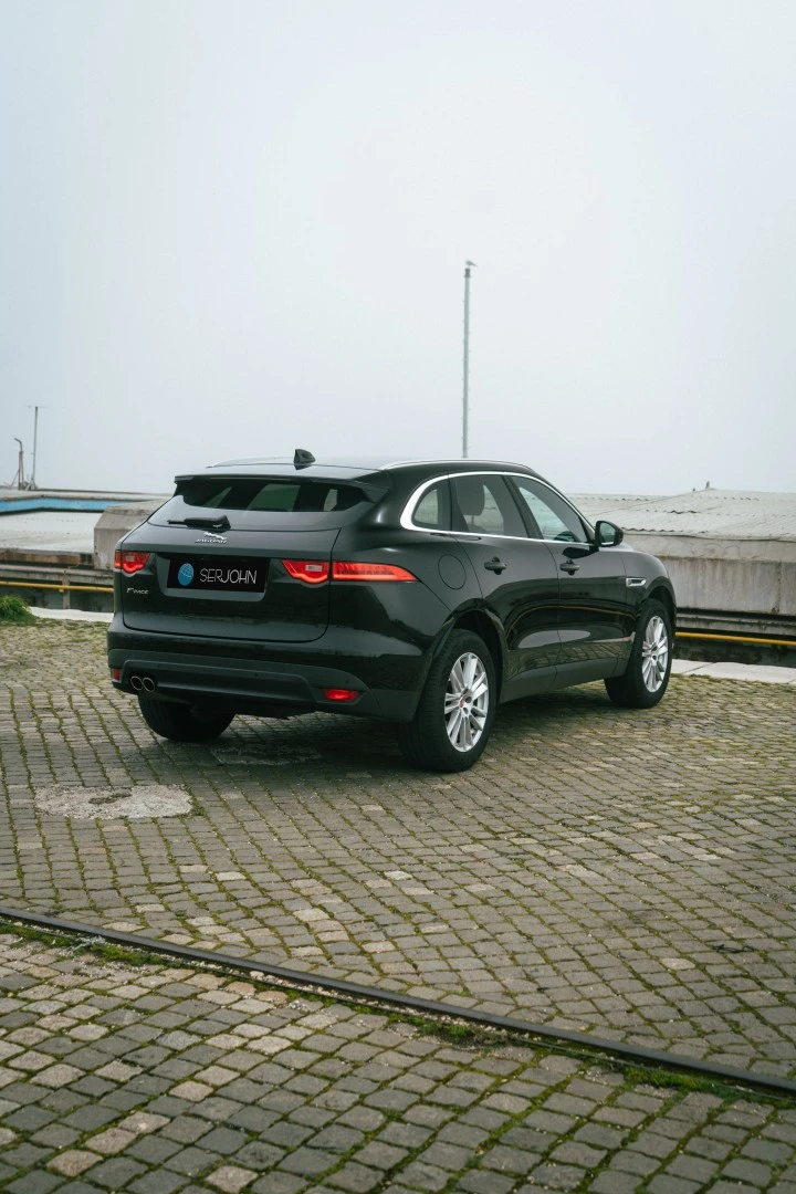 Jaguar F-Pace 2.0 i4D Portfolio Aut.