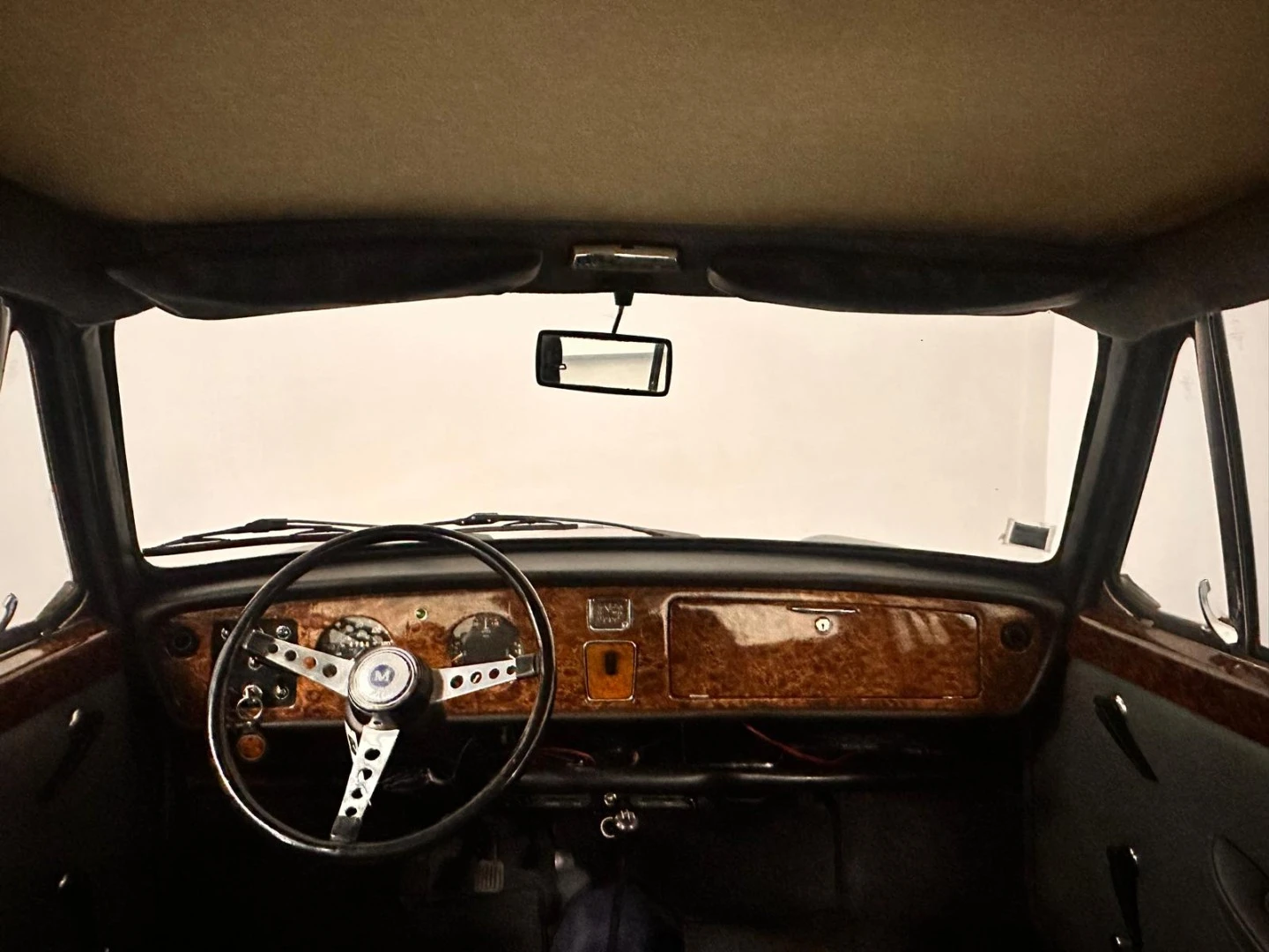Vanden Plas Princess 1300 SALOON