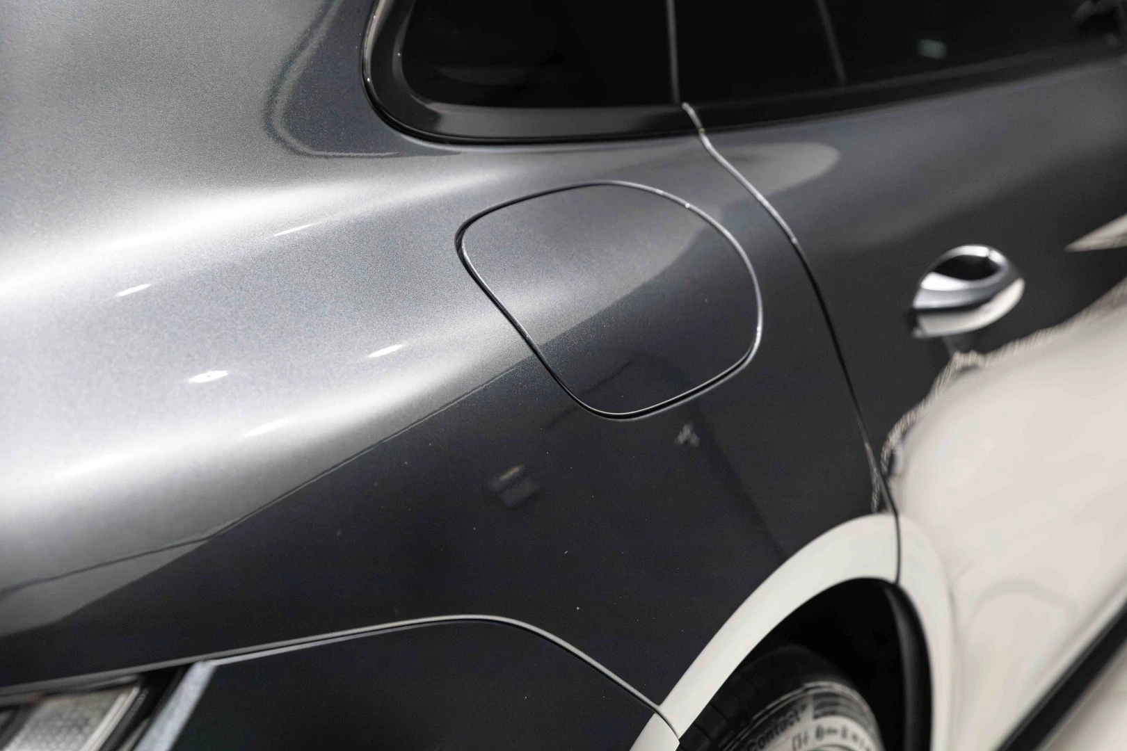 Porsche Panamera Sport Turismo 4 E-Hybrid Platinum Edition PDLS