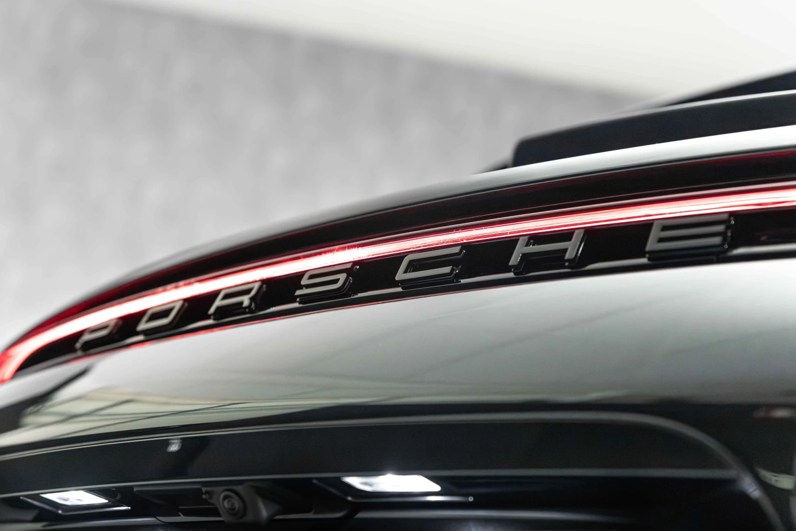 Porsche Panamera Sport Turismo 4 E-Hybrid Platinum Edition PDLS