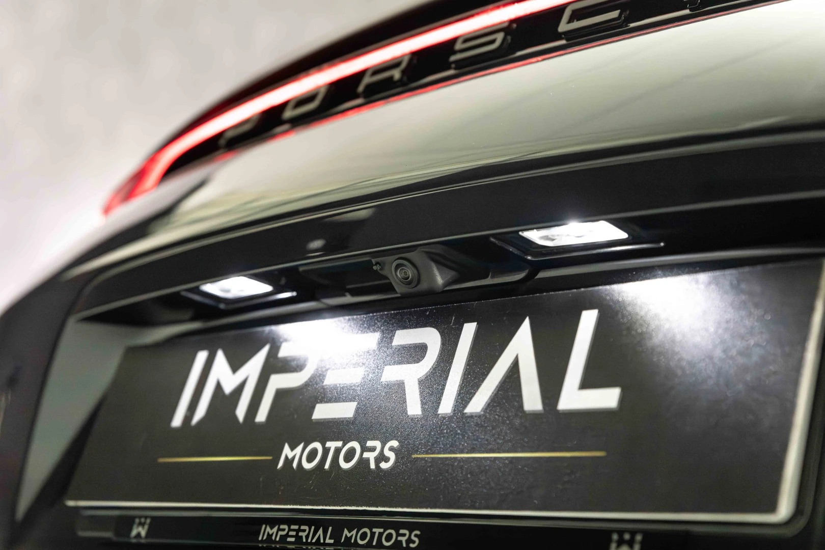 Porsche Panamera Sport Turismo 4 E-Hybrid Platinum Edition PDLS