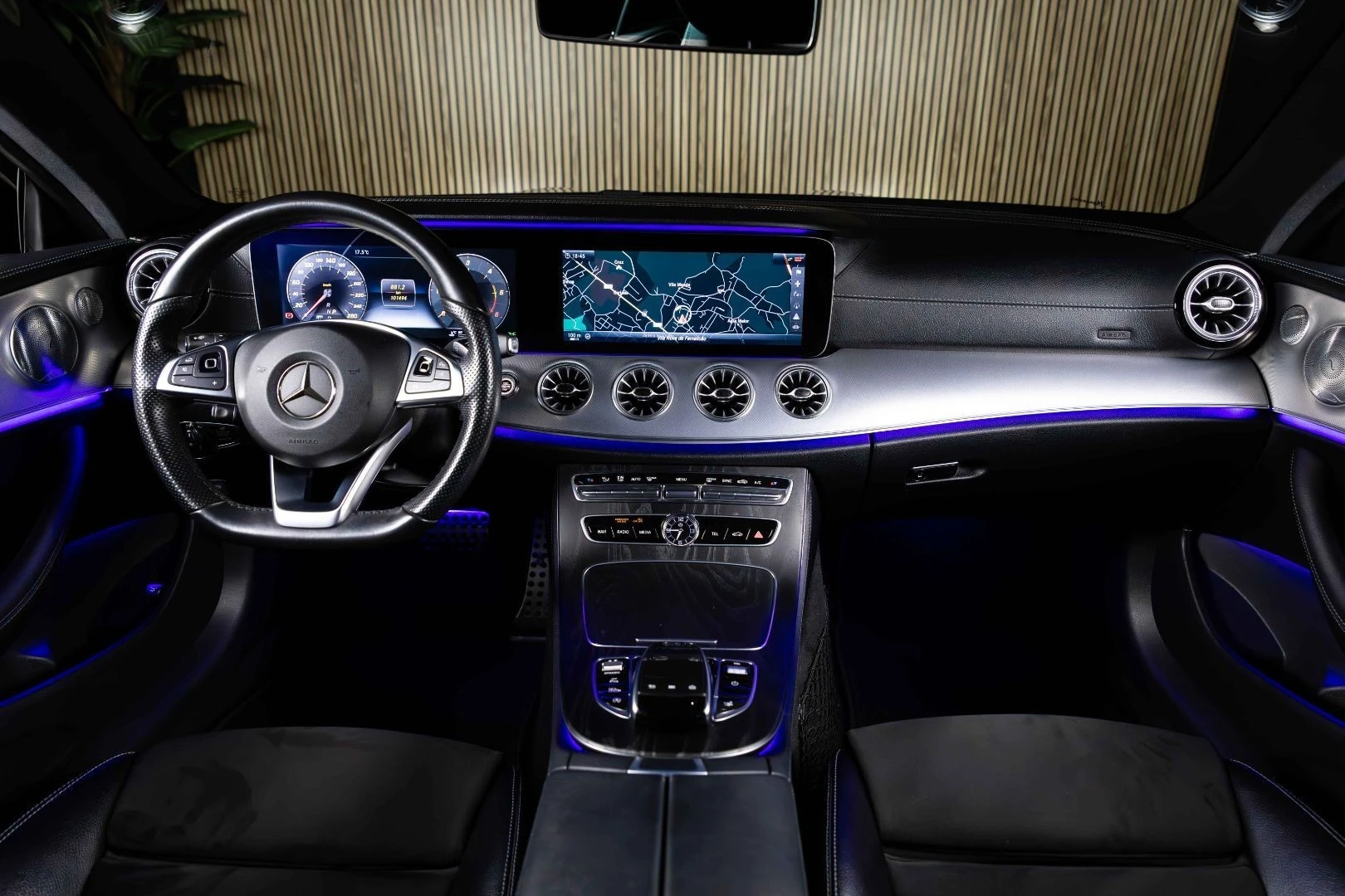 Mercedes-Benz E 220 D AMG LINE 4MATIC