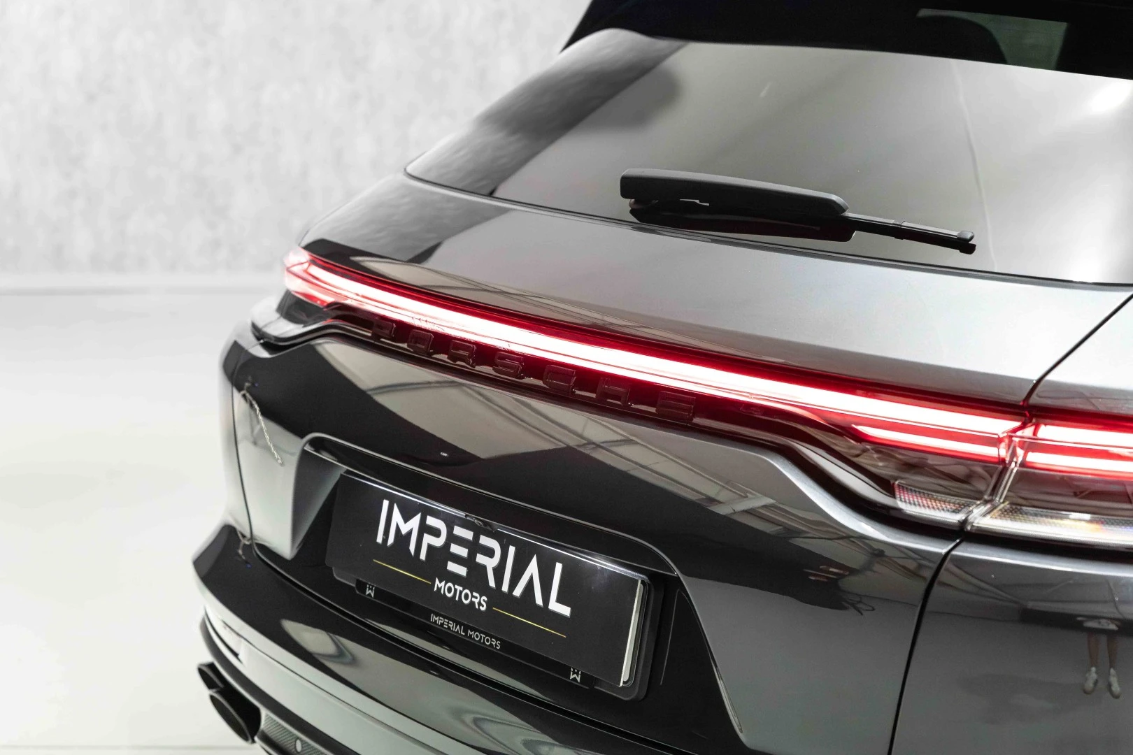 Porsche Panamera Sport Turismo 4 E-Hybrid Platinum Edition PDLS