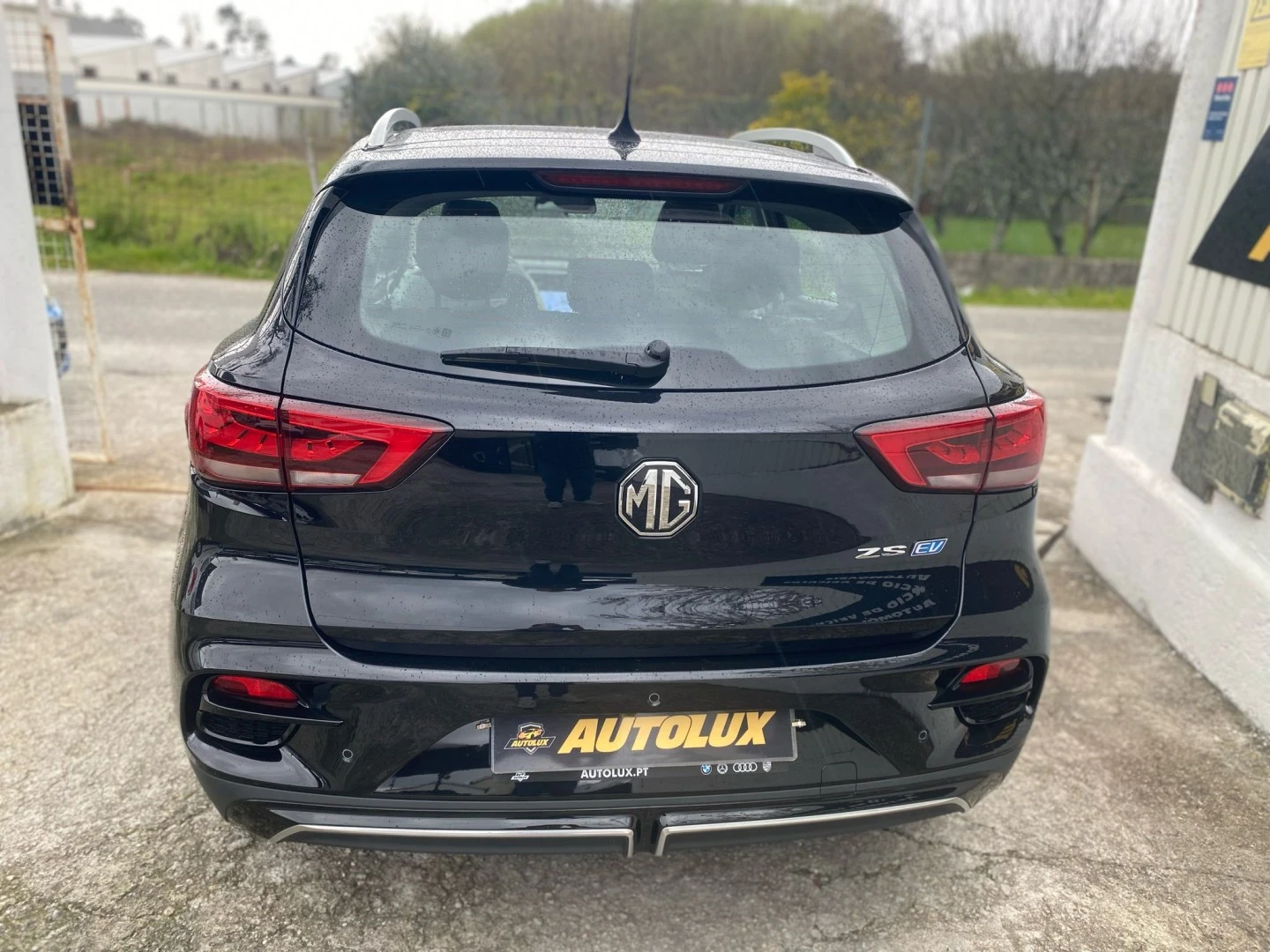 MG ZS EV 72.6 kWh Luxury OBC 11 kW