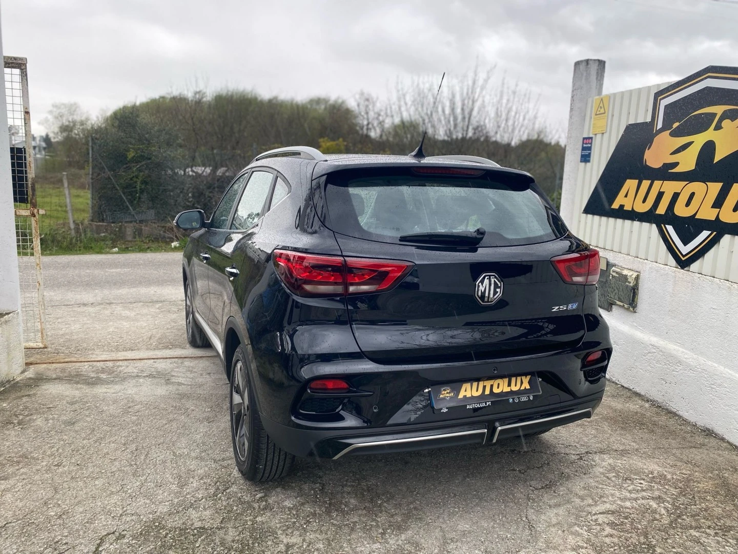 MG ZS EV 72.6 kWh Luxury OBC 11 kW