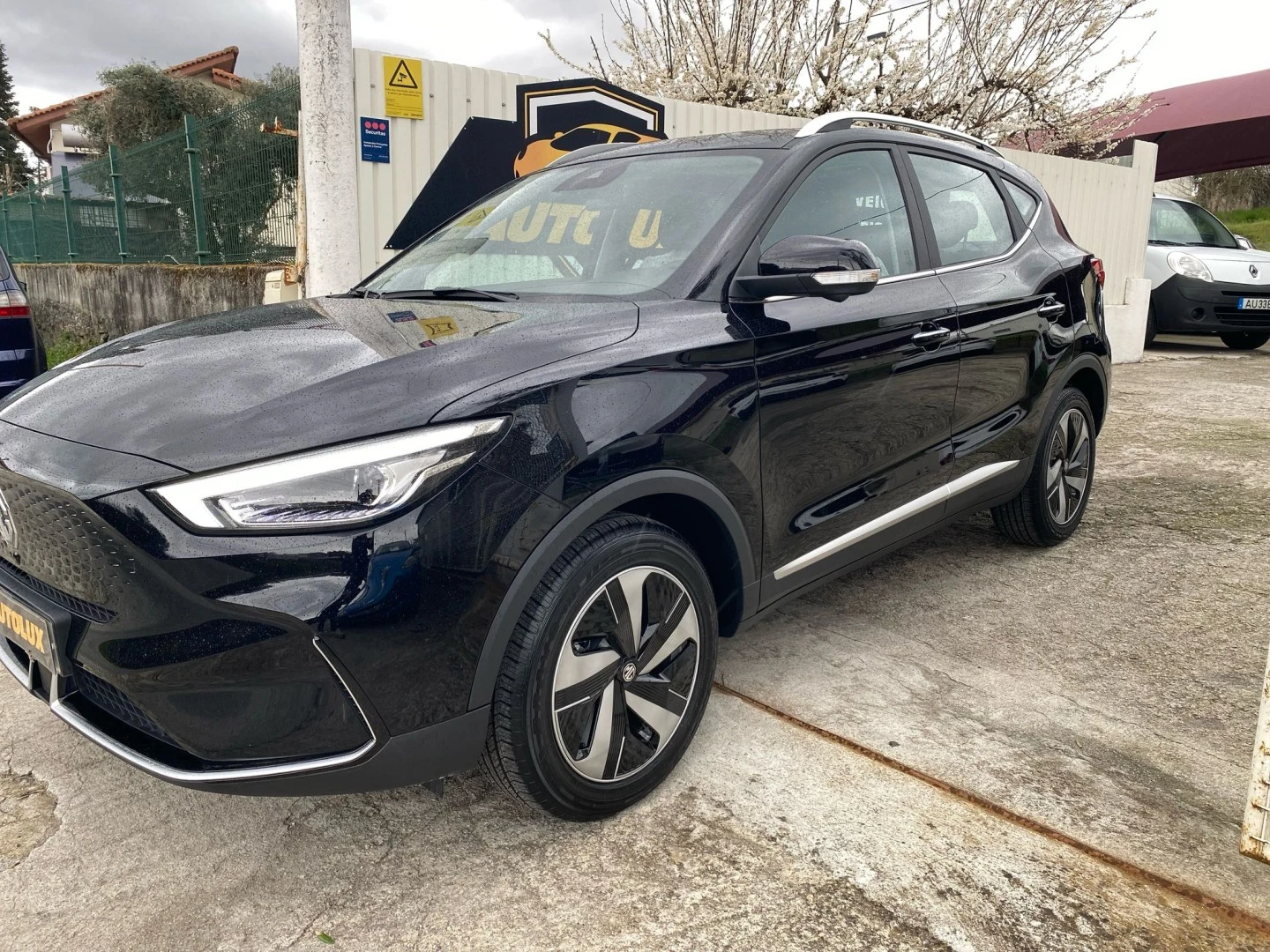 MG ZS EV 72.6 kWh Luxury OBC 11 kW