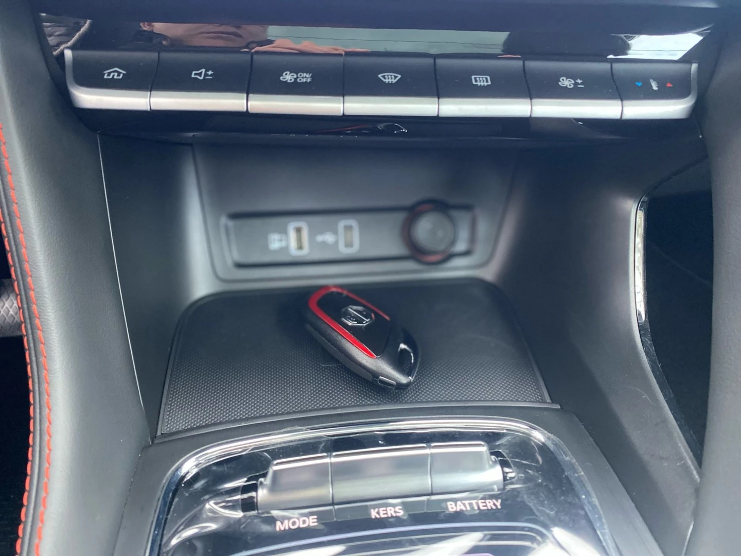 MG ZS EV 72.6 kWh Luxury OBC 11 kW