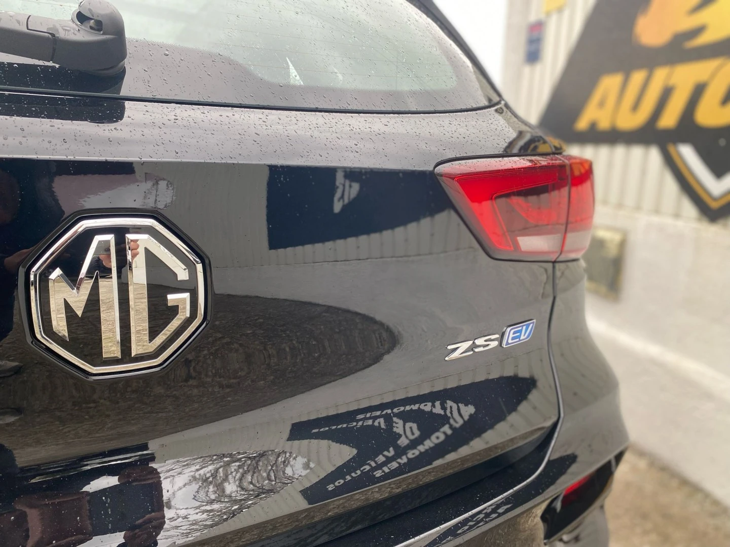 MG ZS EV 72.6 kWh Luxury OBC 11 kW