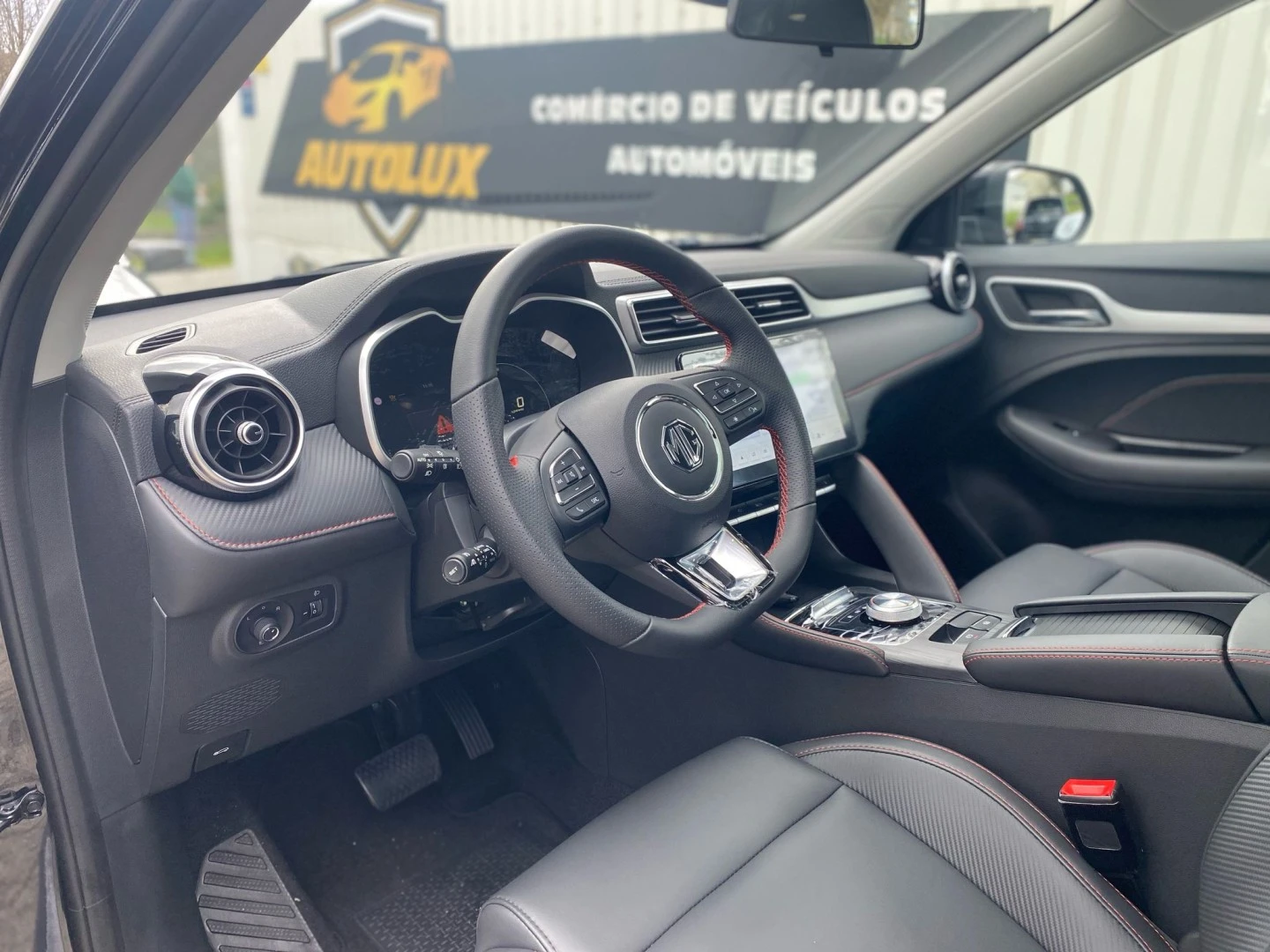 MG ZS EV 72.6 kWh Luxury OBC 11 kW