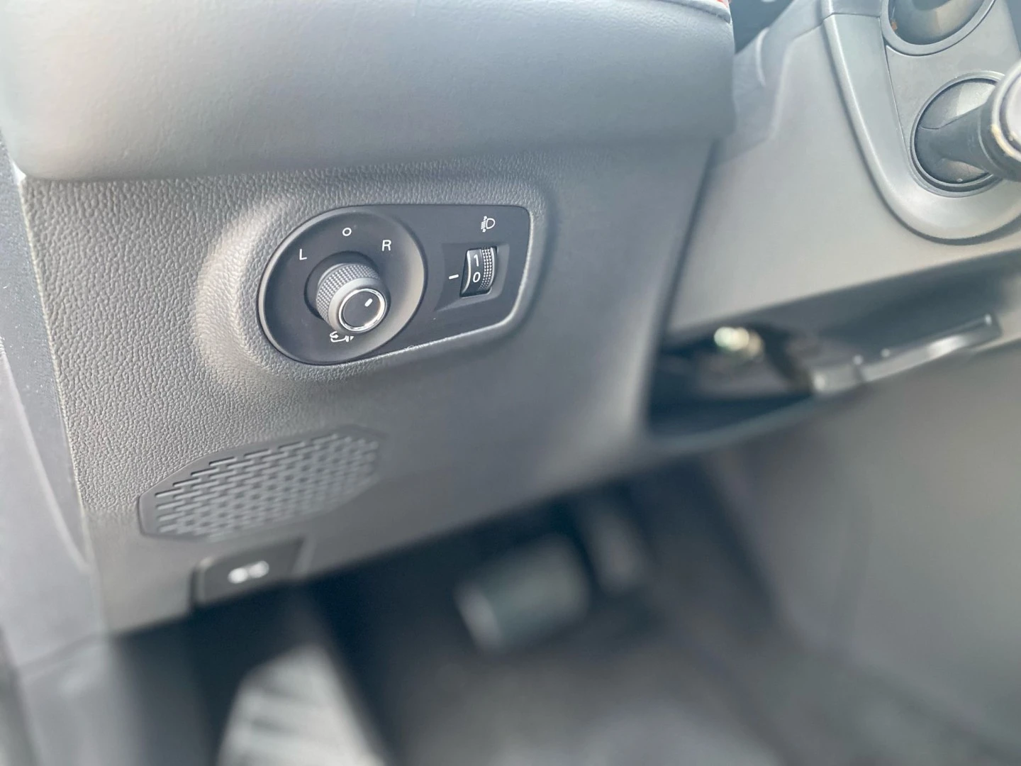 MG ZS EV 72.6 kWh Luxury OBC 11 kW