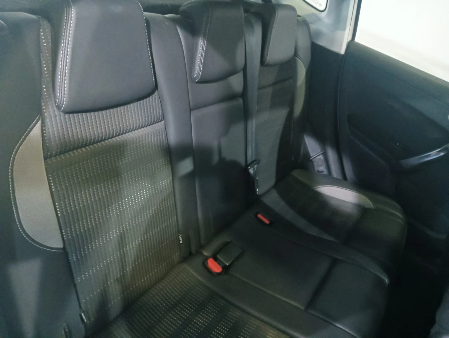 Peugeot 2008 1.6 e-HDi Allure