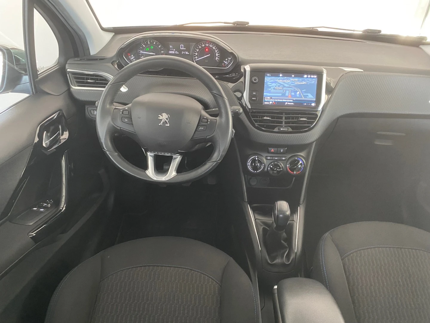 Peugeot 208 1.2 PureTech Signature