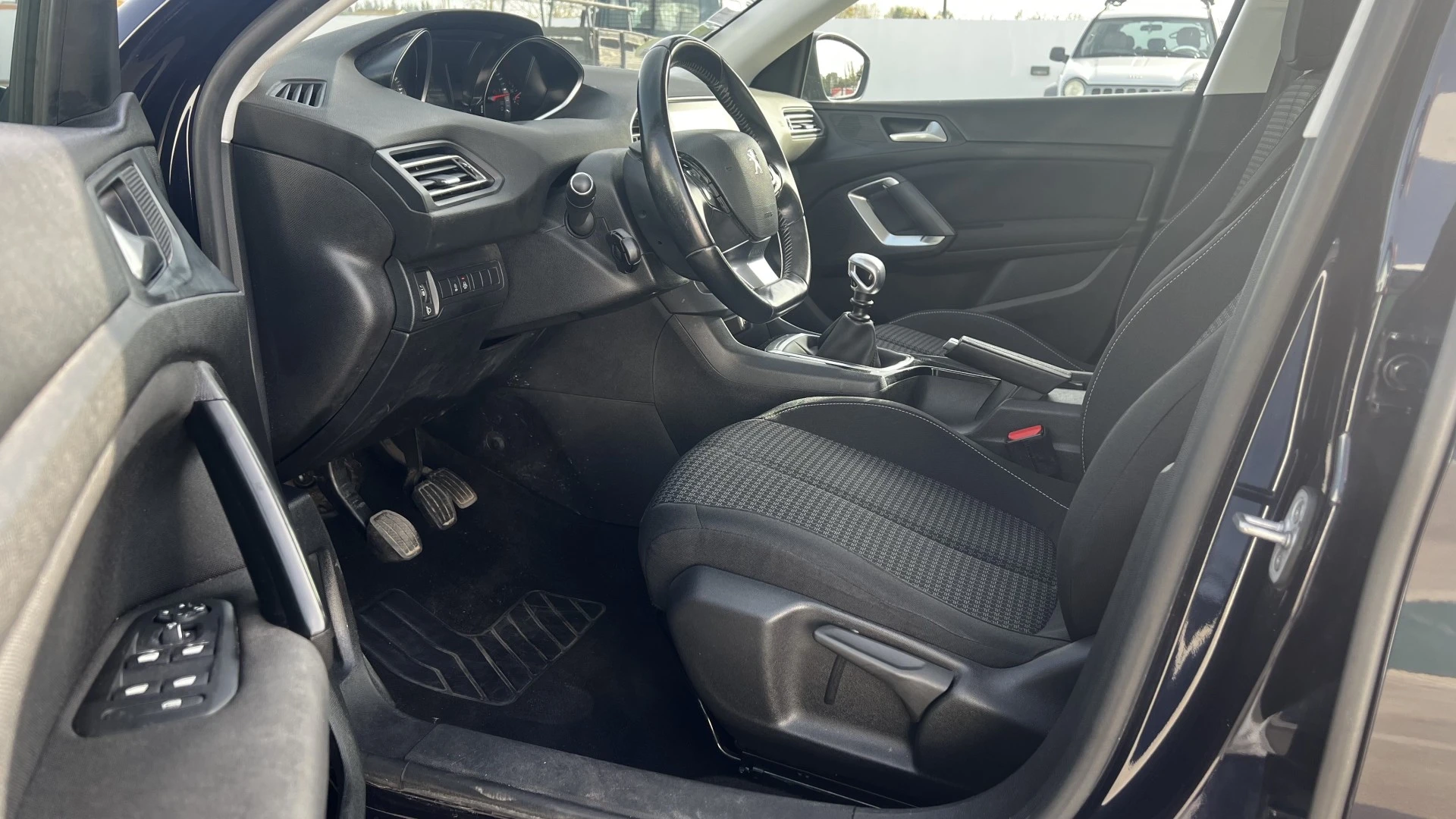 Peugeot 308 1.5 BlueHDi Business Line