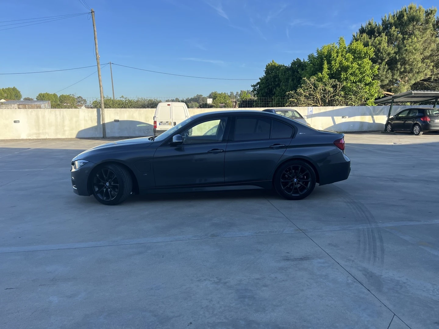 BMW 330 e iPerformance Pack M Shadow