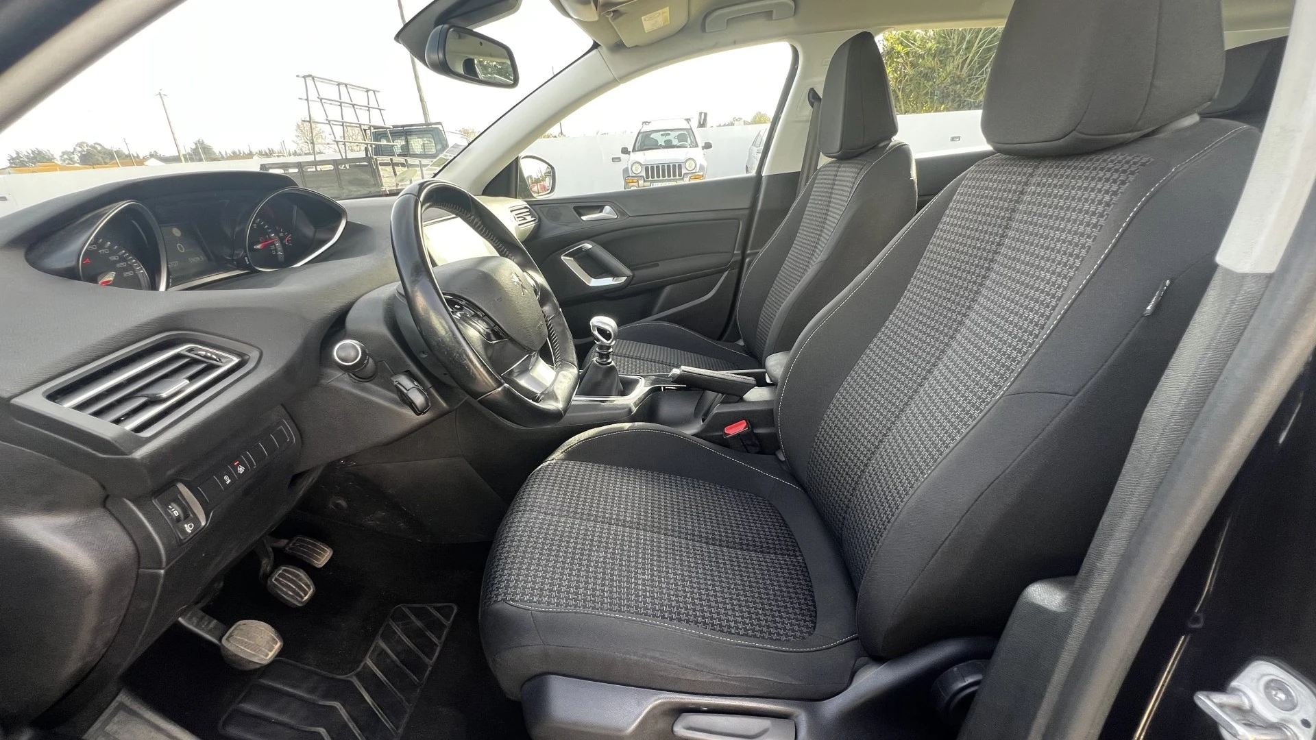 Peugeot 308 1.5 BlueHDi Business Line