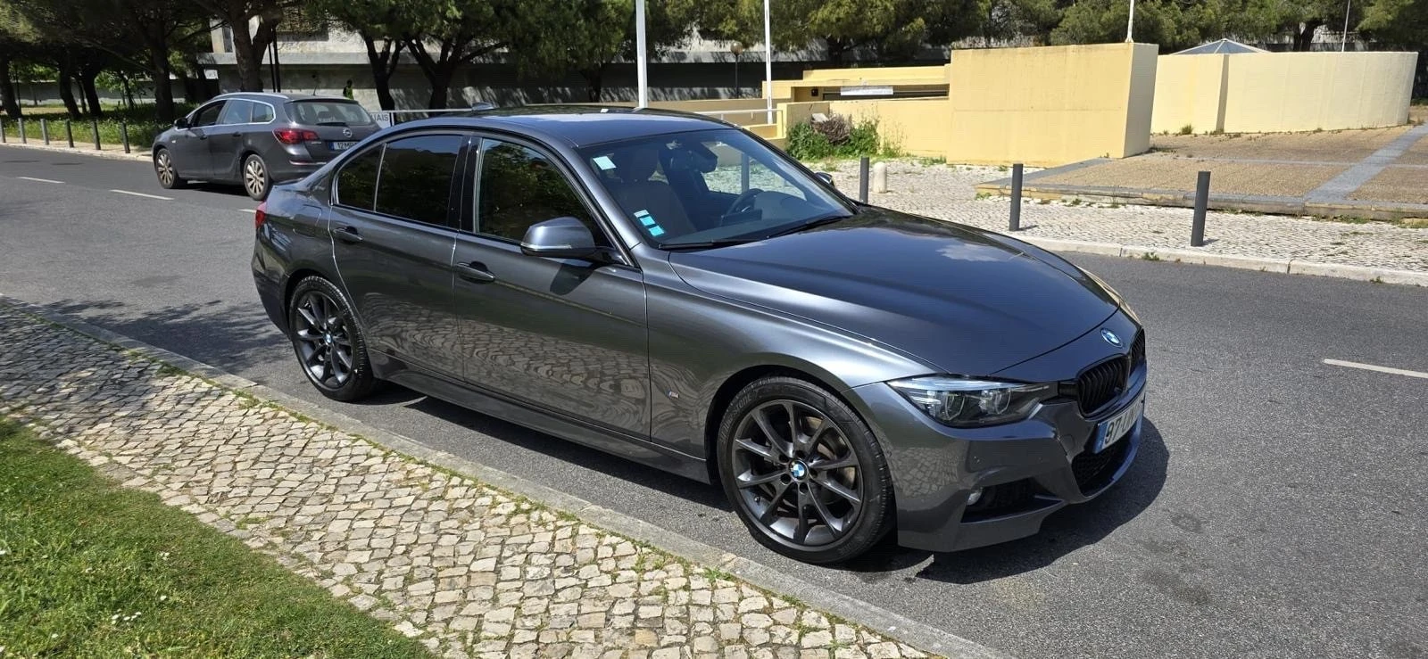 BMW 330 e iPerformance Pack M Shadow