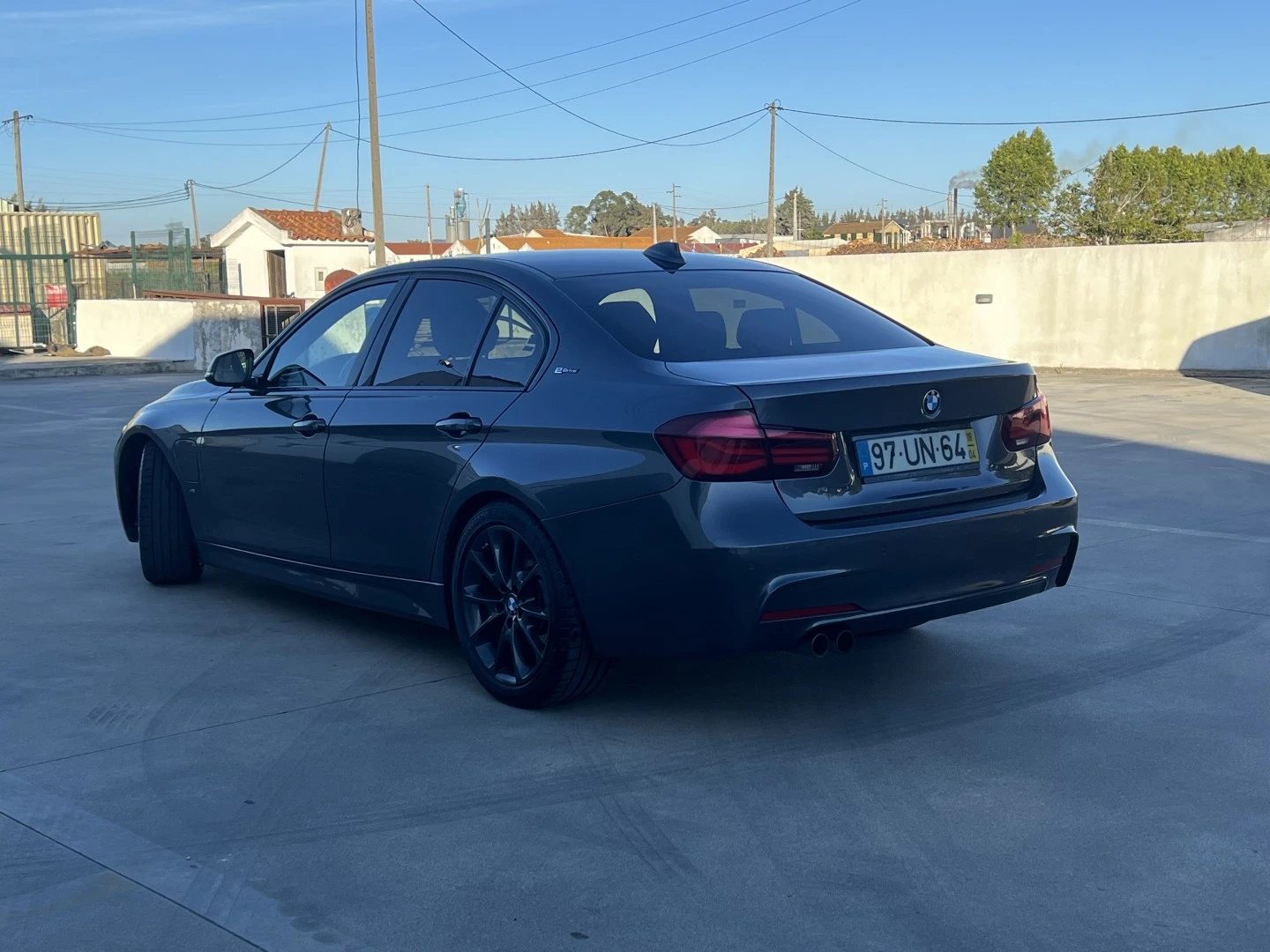 BMW 330 e iPerformance Pack M Shadow