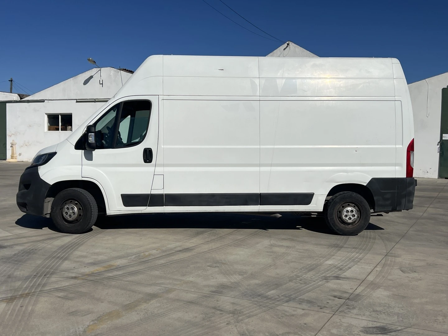 Peugeot Boxer 2.2 HDi 435 L4H3 Pack CD Clim