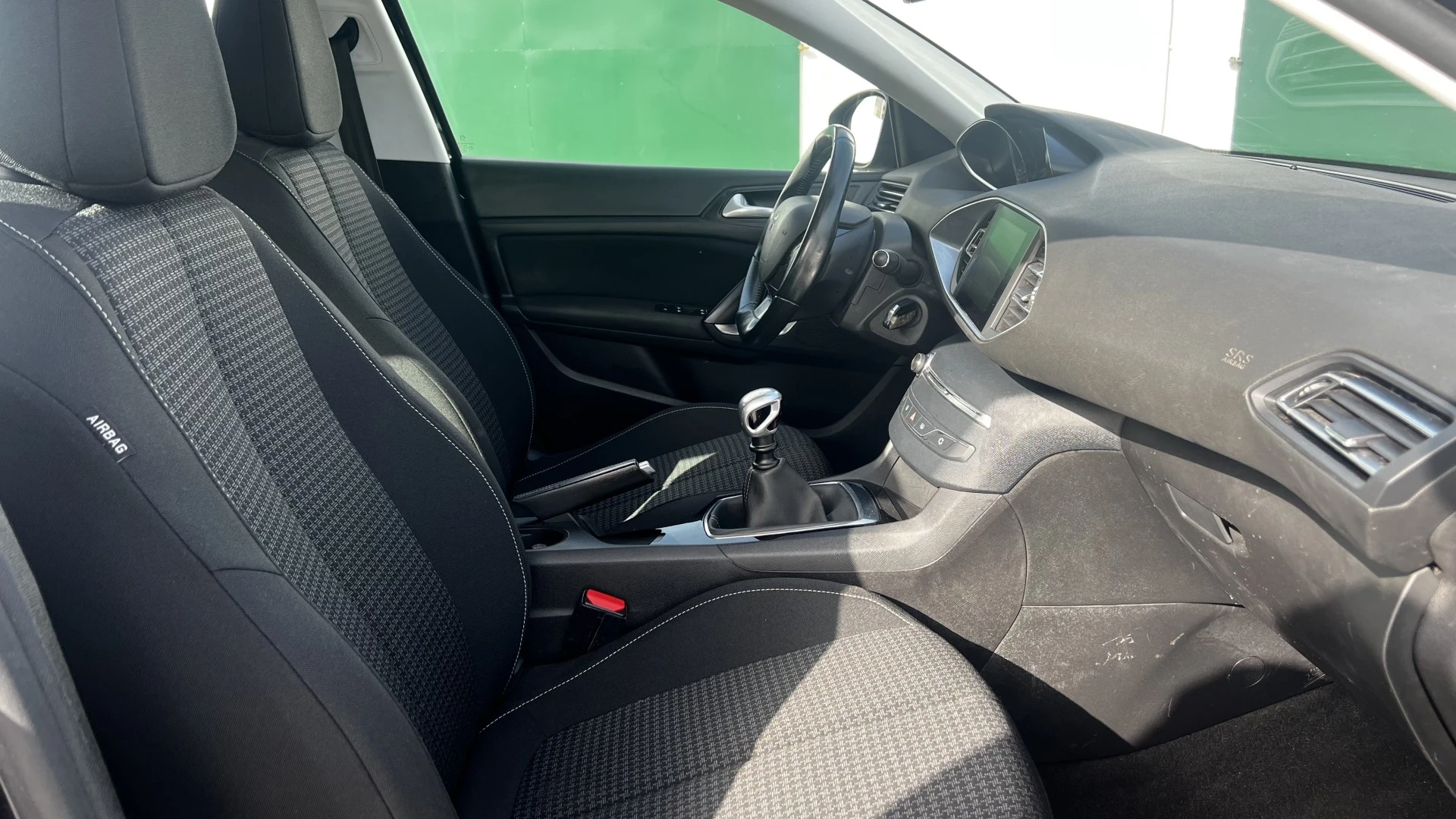Peugeot 308 1.5 BlueHDi Business Line