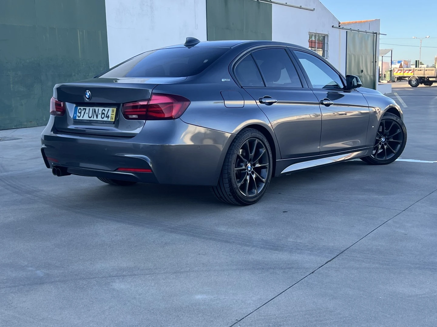 BMW 330 e iPerformance Pack M Shadow