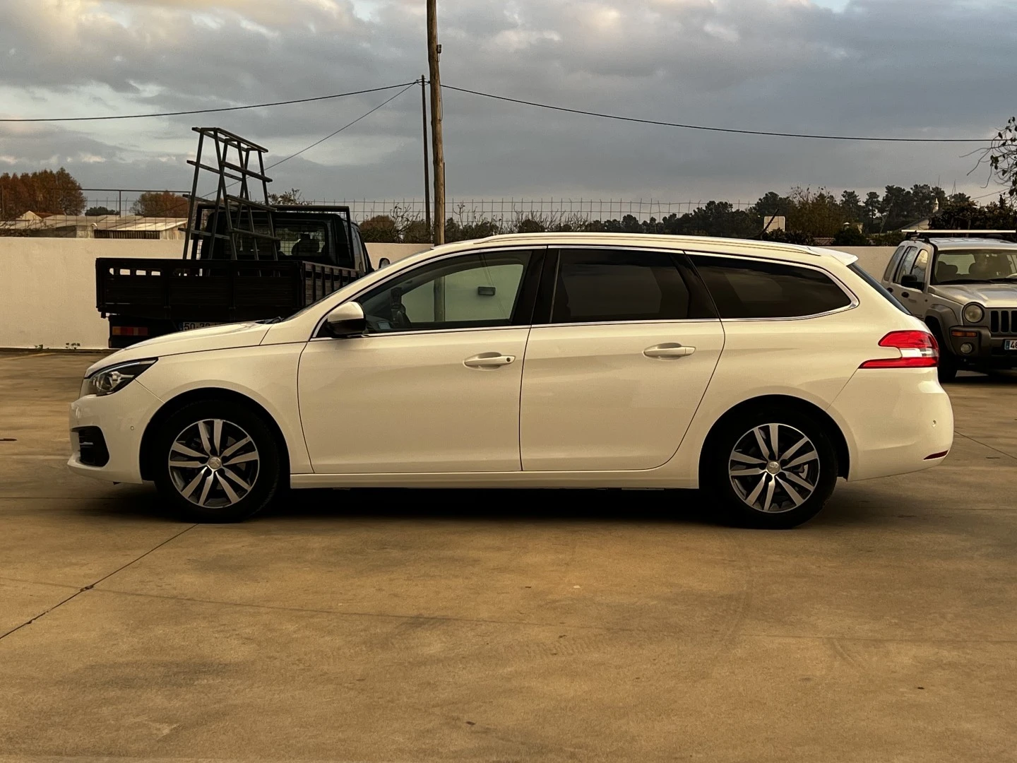 Peugeot 308 SW 1.2 PureTech Allure J17
