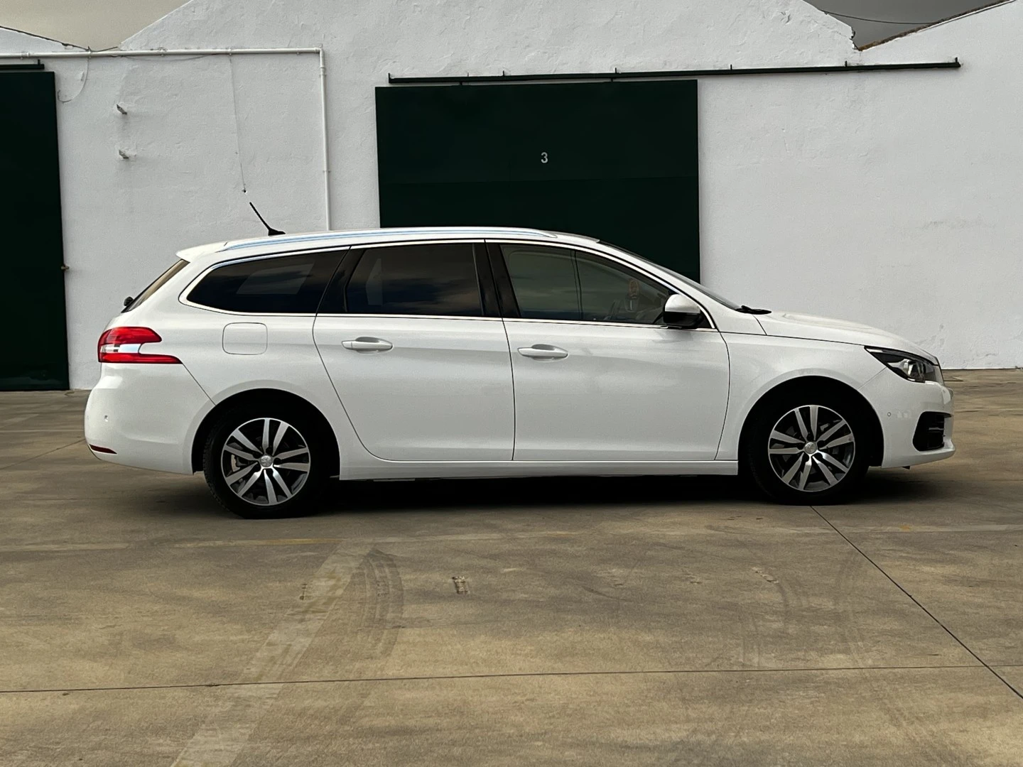 Peugeot 308 SW 1.2 PureTech Allure J17