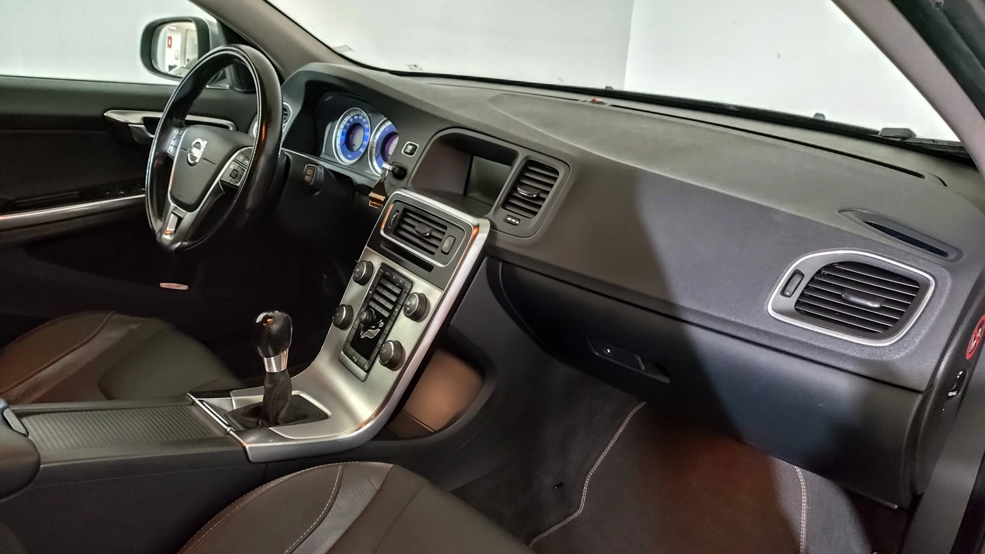 Volvo V60 2.0 D3 R-Design