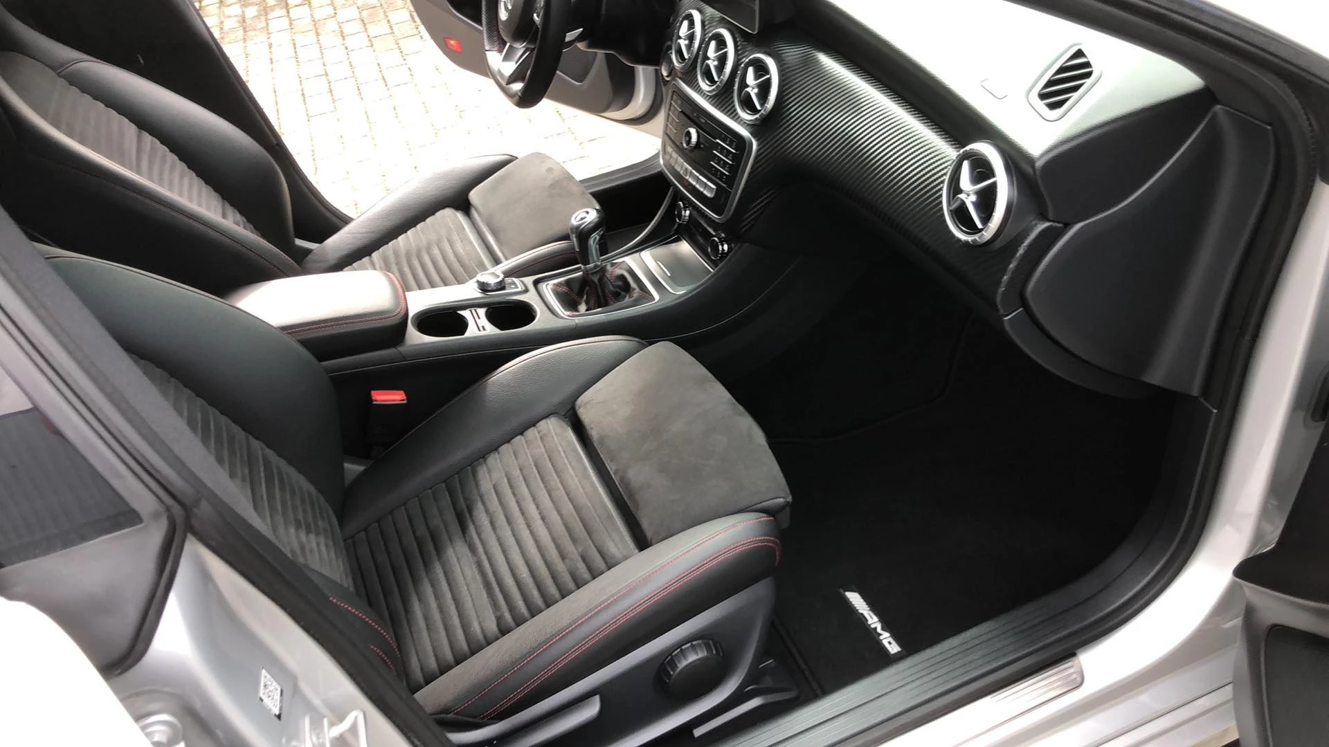 Mercedes-Benz CLA 200 AMG