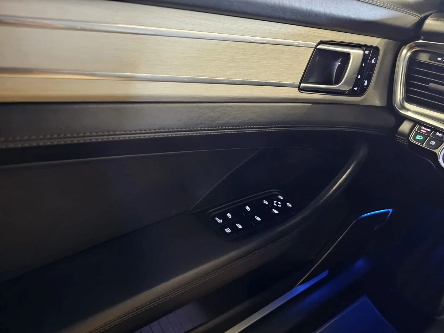 Porsche Panamera 4 E-Hybrid
