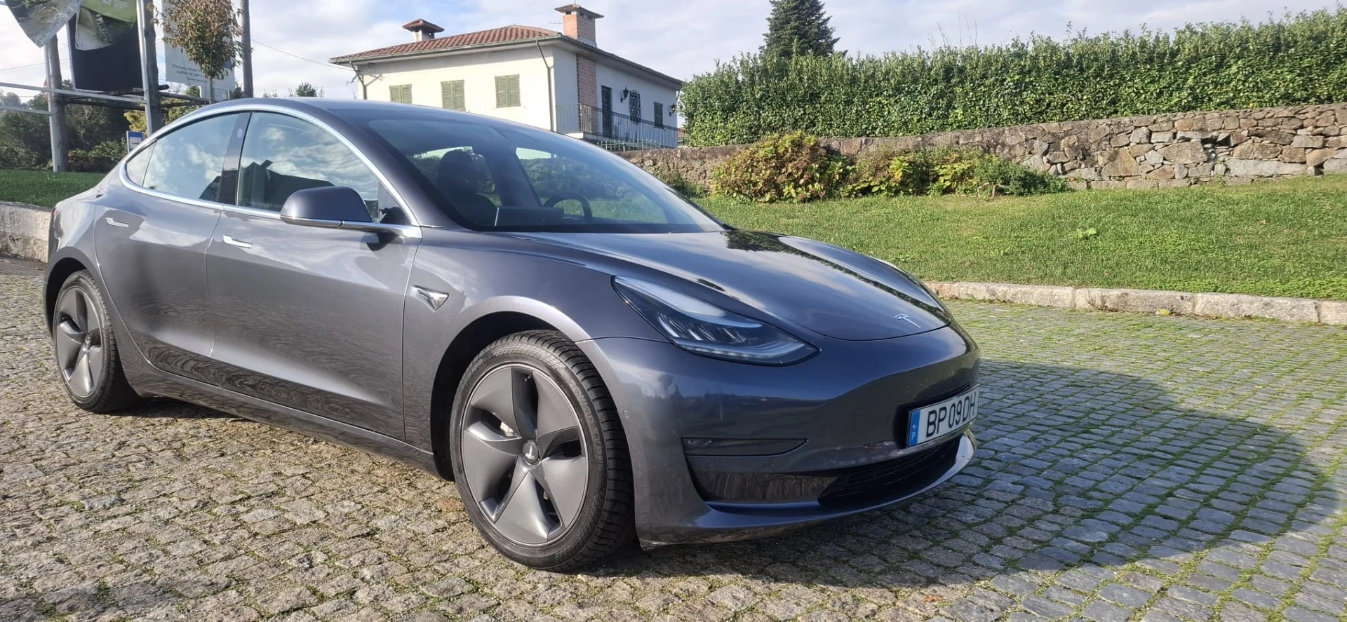 Tesla Model 3 Long-Range Dual Motor AWD