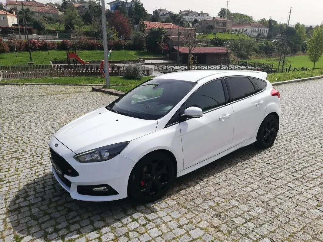 Ford Focus 2.0 EcoBoost ST c/ Pack Pele Desportiva