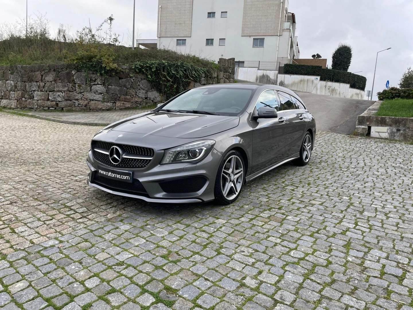 Mercedes-Benz CLA 220 d Shooting Brake AMG Line Aut.