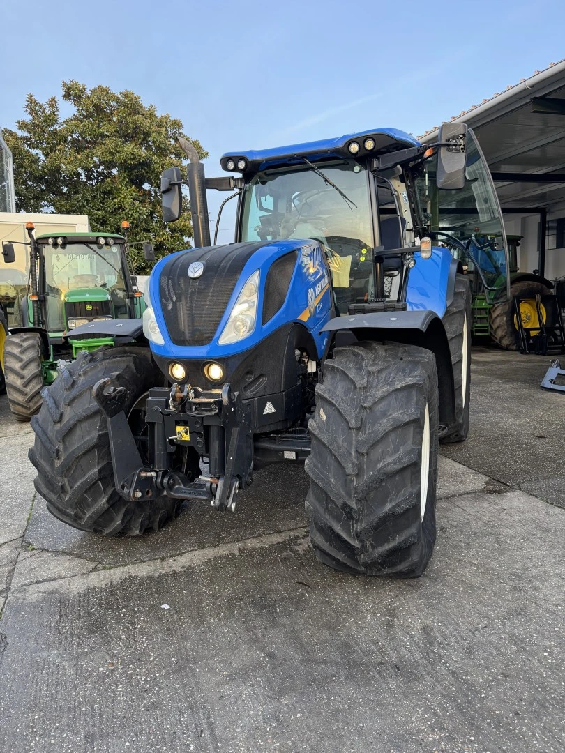 New Holland T7 .260