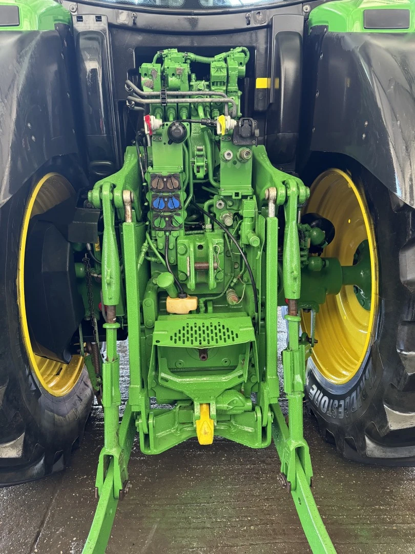 John Deere 6215R autopower