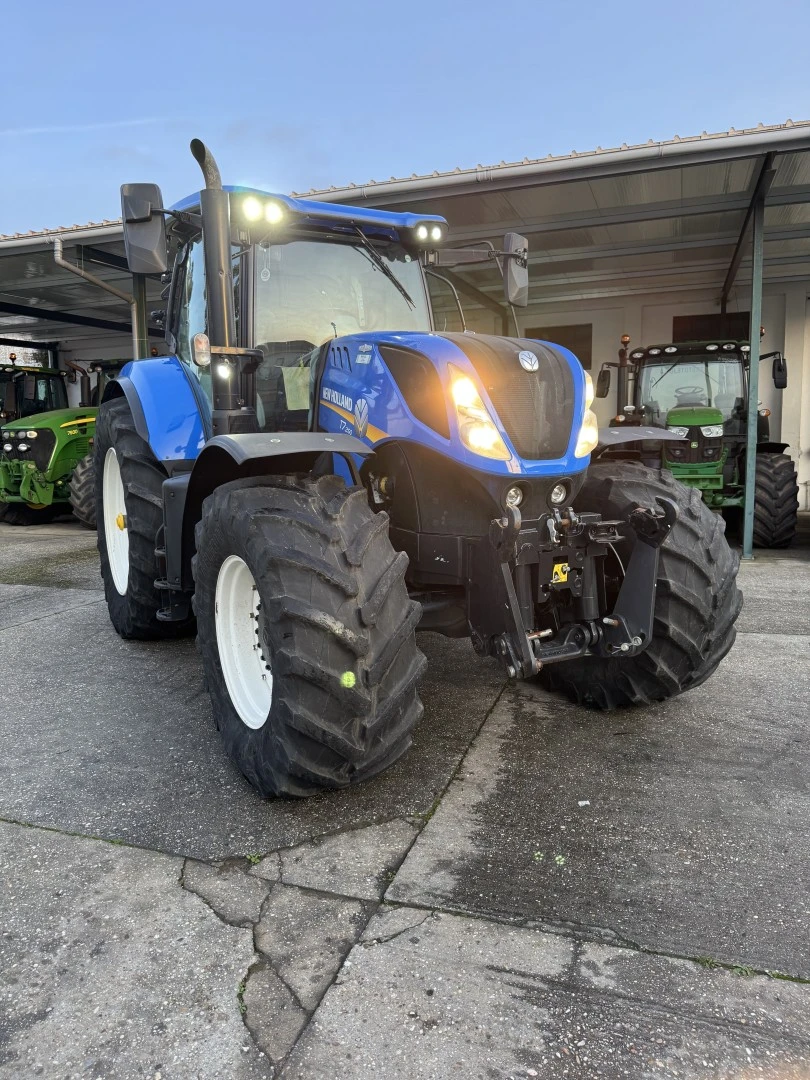 New Holland T7 .260