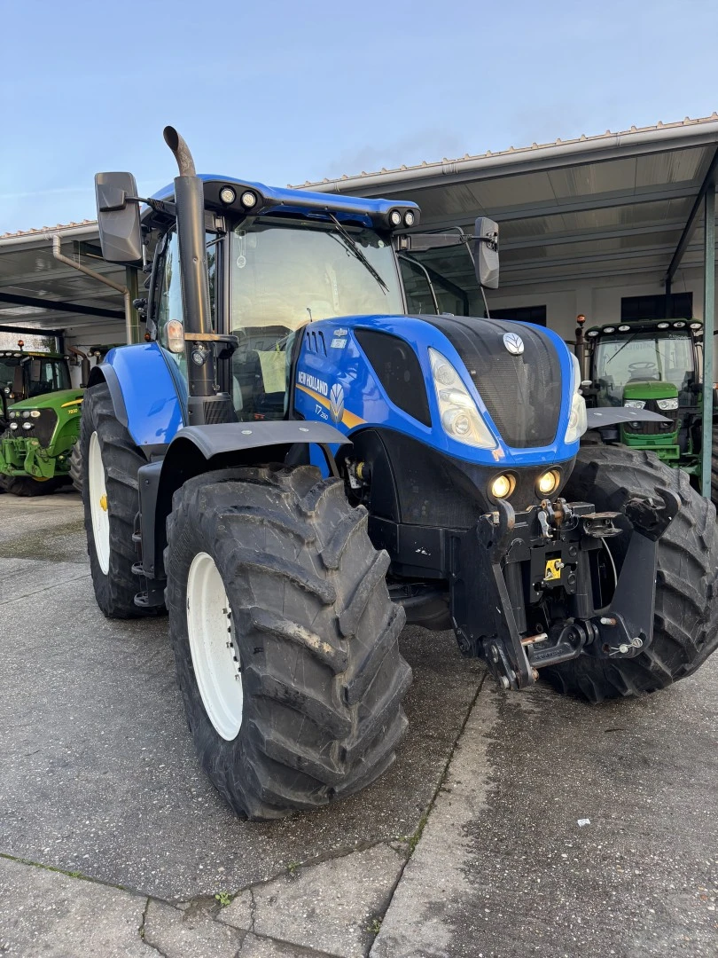 New Holland T7 .260