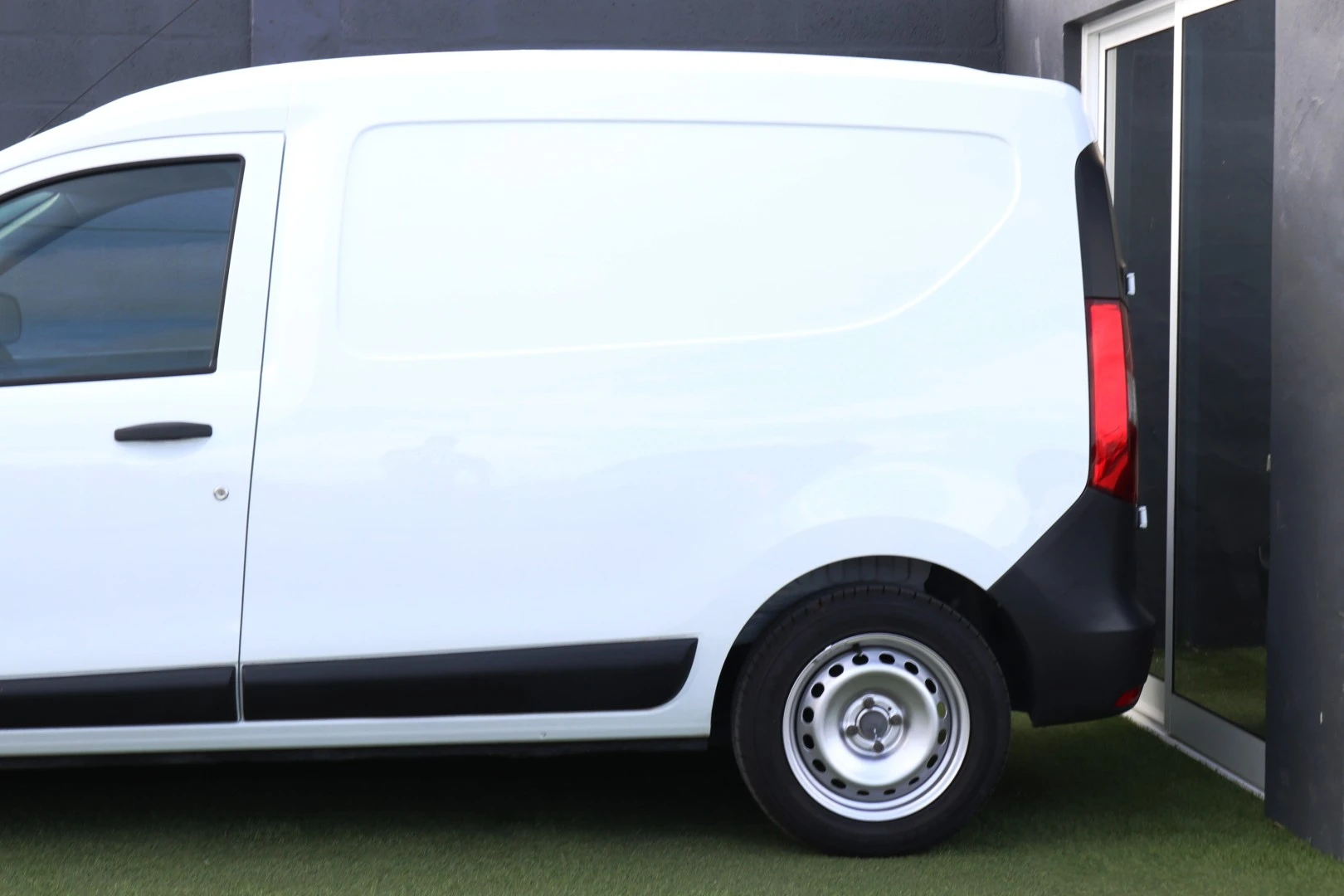 Dacia Dokker Van outro