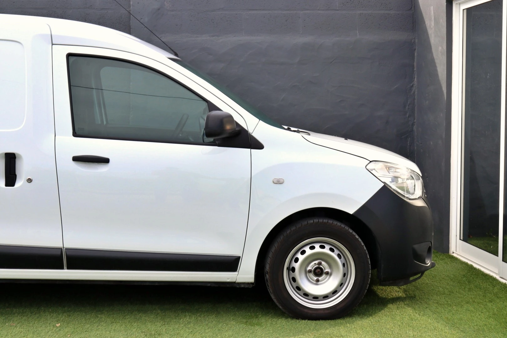Dacia Dokker Van outro