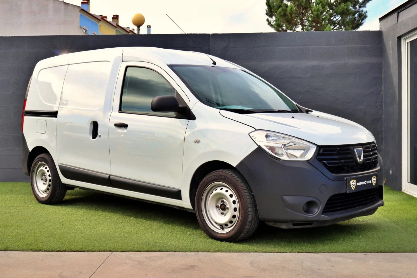 Dacia Dokker Van outro