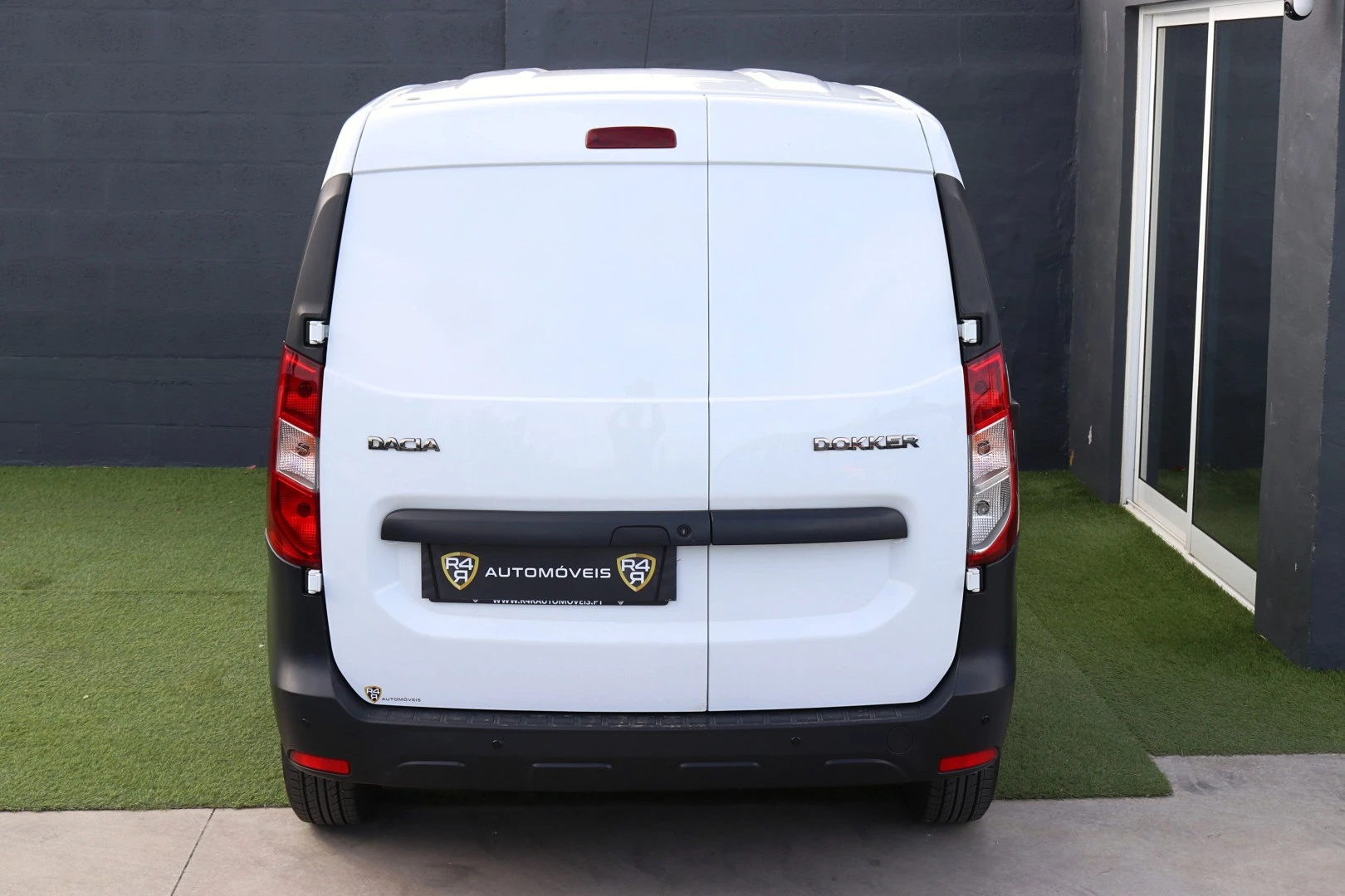 Dacia Dokker Van outro