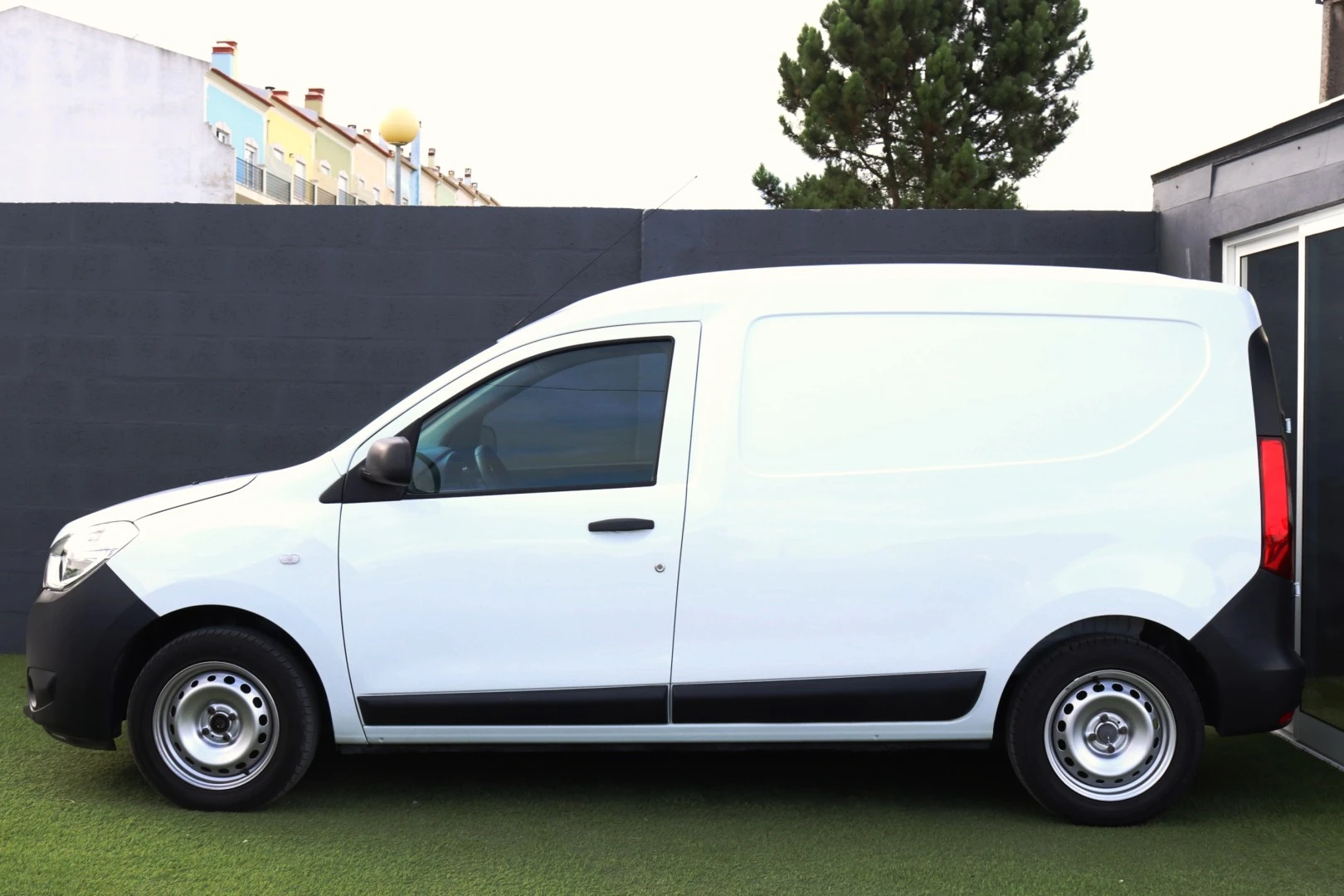 Dacia Dokker Van outro